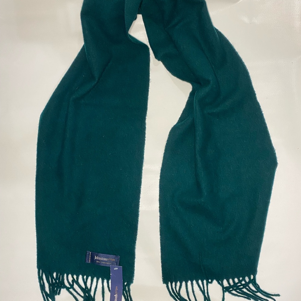 Johnstons of Elgin Dark Green Scarf Christmas green